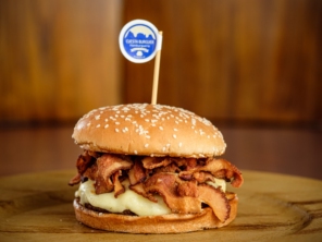 Foto de Cuesta Burguer em Botucatu, SP por Solutudo