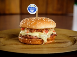 Foto de Cuesta Burguer em Botucatu, SP por Solutudo