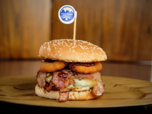 Foto de Cuesta Burguer em Botucatu, SP por Solutudo