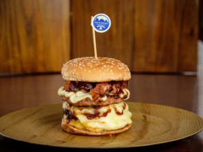 Foto de Cuesta Burguer em Botucatu, SP por Solutudo