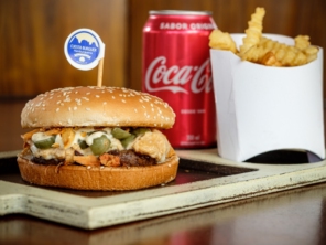 Foto de Cuesta Burguer em Botucatu, SP por Solutudo