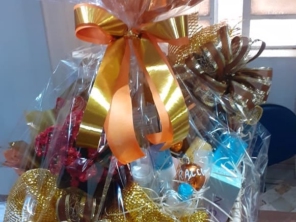 Campanha de Natal CD Racco Dourados. A cada 250,00 em compras (Não acumulativo) você ganha um cupom para concorrer esta linda cesta de Natal.
Na cesta contém: 01 aromatizador portátil 01 sabonete intimos 01 gel de massagem íntima 01 desodorante íntimos 01 espuma íntima 01 colônia illusion 01 colônia overdose nem 01 desodorante corporal lilac 01 esfoliante corporal 01 enxaguante bucal. Campanha Válida de 05/12 a 23/12 Sorteio será realizado no dia 23/12.