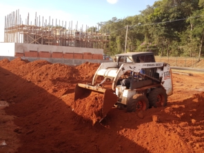 Foto de Bob Cat - Serviços de Terraplanagem e Limpeza de Terreno em Bauru, SP por Solutudo