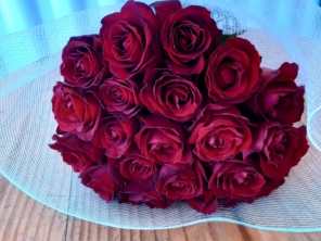Buquê tradicional, modelo espiral com 20 rosas vermelhas
