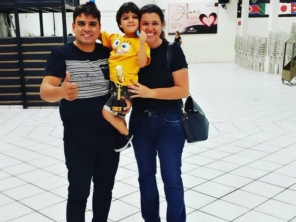 Foto de Cantor Fabio Munniz em Santa Cruz do Rio Pardo, SP por Solutudo