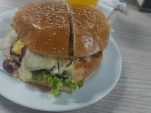 Foto de Iasnaia Lanches em Santa Cruz do Rio Pardo, SP por Solutudo