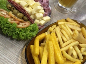 Foto de Iasnaia Lanches em Santa Cruz do Rio Pardo, SP por Solutudo