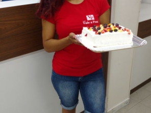 Juliana Dias foi a sortuda que ganhou o bolo de aniversário da Brasileiro Café