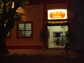 Foto de NINA LANCHES em Santa Cruz do Rio Pardo, SP por Solutudo