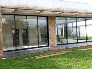 Foto de CASA DOS VIDROS em Santa Cruz do Rio Pardo, SP por Solutudo