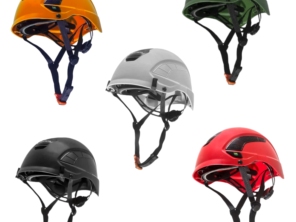 Descrição Capacete de segurança, tipo III, classe A   Confeccionado em polipropileno injetado;  Possui nervura central com seis orifícios de 12 mm de diâmetro em cada lateral do casco;  Possui suspensão composta de duas fitas de poliéster, com regulagem de tamanho através de ajuste simples com catraca, fixadas ao casco através de 04 (quatro) rebites, tira absorvedora de suor confeccionada em neoprene e jugular confeccionada com fitas de poliéster com três pontos de ancoragem na parte interna do casco;  Jugular de poliéster;  Testado e aprovado pela norma NBR 8221-2003;  Este EPI possui certificação compulsória.    Especificação Técnica  CA 14816