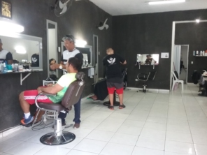 Foto de Barbearia do Tião em Caraguatatuba, SP por Solutudo