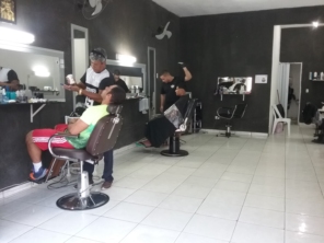 Foto de Barbearia do Tião em Caraguatatuba, SP por Solutudo