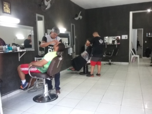 Foto de Barbearia do Tião em Caraguatatuba, SP por Solutudo