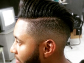Foto de Barbearia do Tião em Caraguatatuba, SP por Solutudo