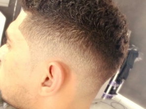Foto de Barbearia do Tião em Caraguatatuba, SP por Solutudo