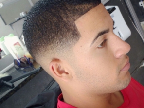 Foto de Barbearia do Tião em Caraguatatuba, SP por Solutudo
