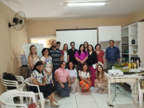 O que é de CRAS?                                                                                  
O que é de CREAS? 
A Proteção Social na lógica da complementaridade das ações.