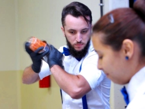 - Contador; - Bartender Profissional a 2 anos; - Em um Relacionamento Sério.