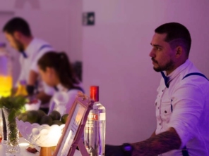 - Dj e Encarregado de Produção; - Bartender Profissional a 6 meses; - Em um Relacionamento Sério.