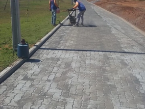 Piso intertravado