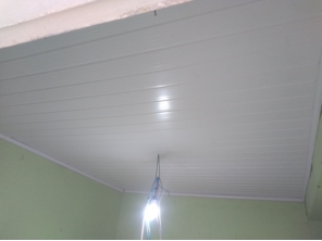 FORRO EM PVC ESTRUTURADO EM PERFIL AÇO GALVANIZADO