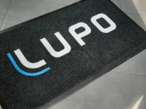 Foto de Design Kap Bauru - Tapetes Personalizados em Bauru, SP por Solutudo