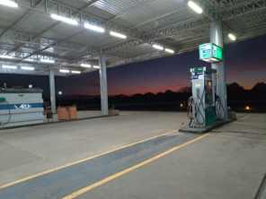 Foto de Posto Alecrim em Santa Cruz do Rio Pardo, SP por Solutudo