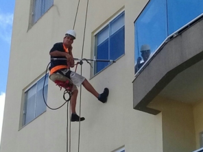 Foto de JR Pinturas - Costa e Silva em Joinville, SC por Solutudo