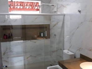 Foto de Casa do Porcelanato FB em Adamantina, SP por Solutudo