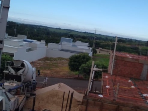Foto de Casa do Porcelanato FB em Adamantina, SP por Solutudo