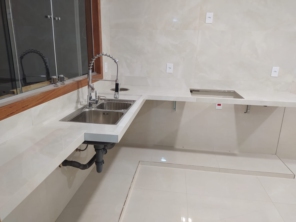 Foto de Casa do Porcelanato FB em Adamantina, SP por Solutudo