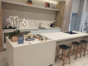Foto de Casa do Porcelanato FB em Adamantina, SP por Solutudo
