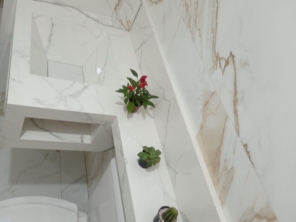 Foto de Casa do Porcelanato FB em Adamantina, SP por Solutudo