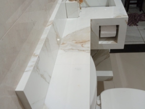 Foto de Casa do Porcelanato FB em Adamantina, SP por Solutudo