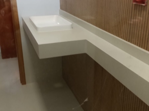 Foto de Casa do Porcelanato FB em Adamantina, SP por Solutudo