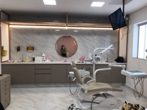 Foto de Casa do Porcelanato FB em Adamantina, SP por Solutudo