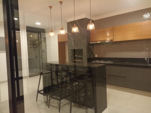 Foto de Casa do Porcelanato FB em Adamantina, SP por Solutudo