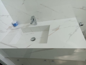 Foto de Casa do Porcelanato FB em Adamantina, SP por Solutudo