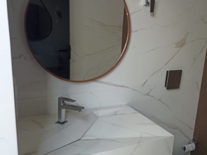 Foto de Casa do Porcelanato FB em Adamantina, SP por Solutudo