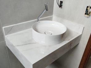 Foto de Casa do Porcelanato FB em Adamantina, SP por Solutudo