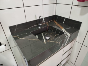 Foto de Casa do Porcelanato FB em Adamantina, SP por Solutudo