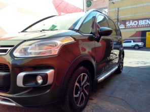 Foto de Esteticar Garagem em Assis, SP por Solutudo
