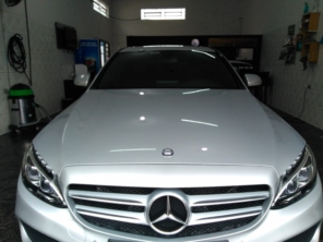 Foto de Esteticar Garagem em Assis, SP por Solutudo