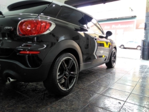Foto de Esteticar Garagem em Assis, SP por Solutudo