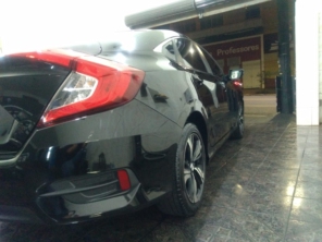 Foto de Esteticar Garagem em Assis, SP por Solutudo