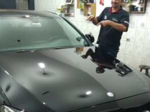Foto de Esteticar Garagem em Assis, SP por Solutudo