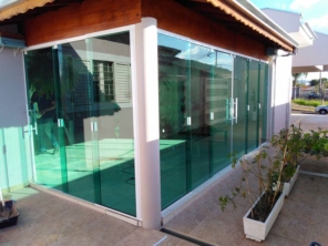 Vidro Verde 10mm  com fechadura e Puxador