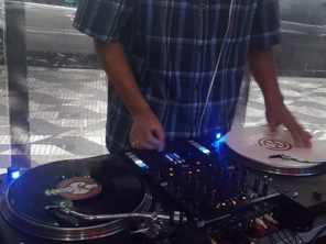 Foto de DJ Adriano Ribeiro em Jundiaí, SP por Solutudo