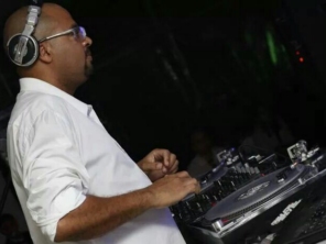 Foto de DJ Adriano Ribeiro em Jundiaí, SP por Solutudo